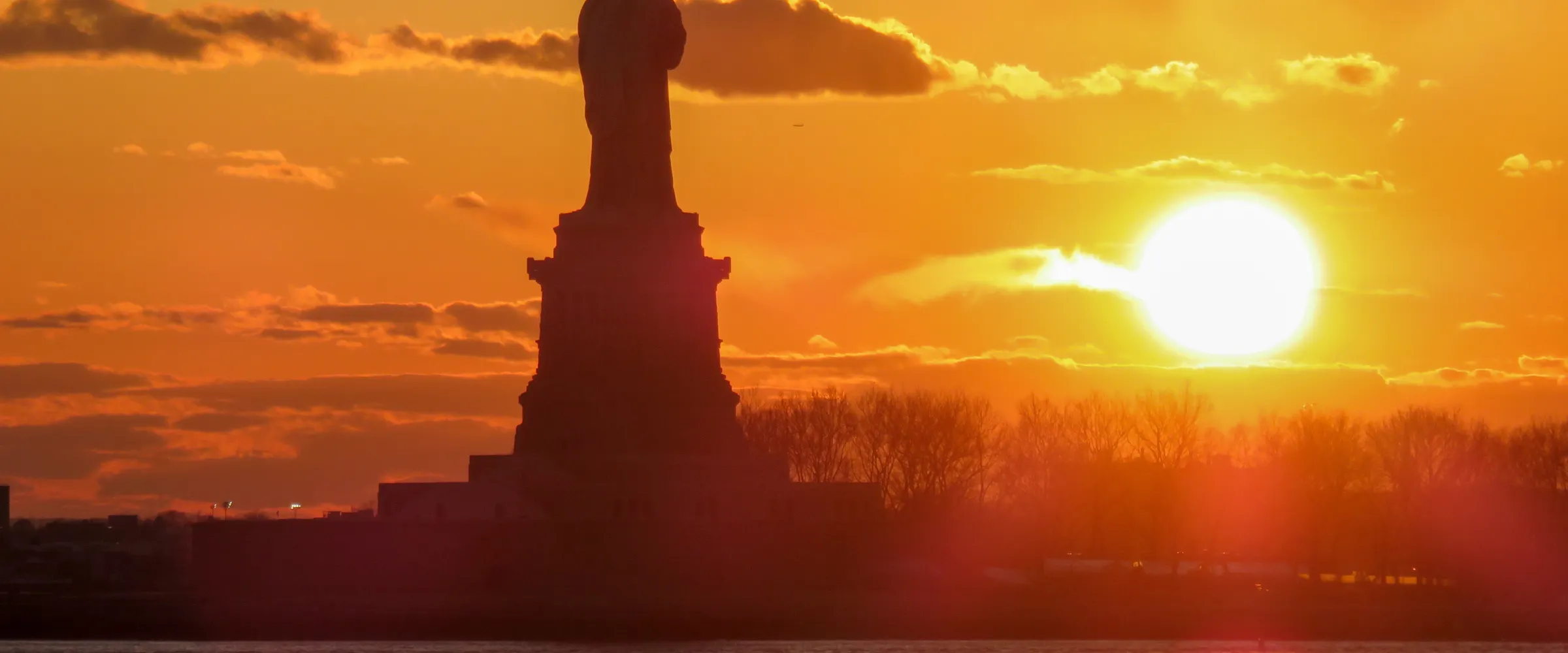 dinner cruise around statue of liberty